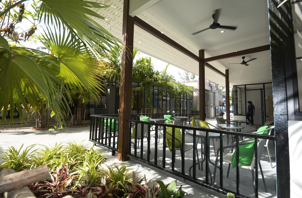 Irest Ao Nang Seafront Hostel Buitenkant foto