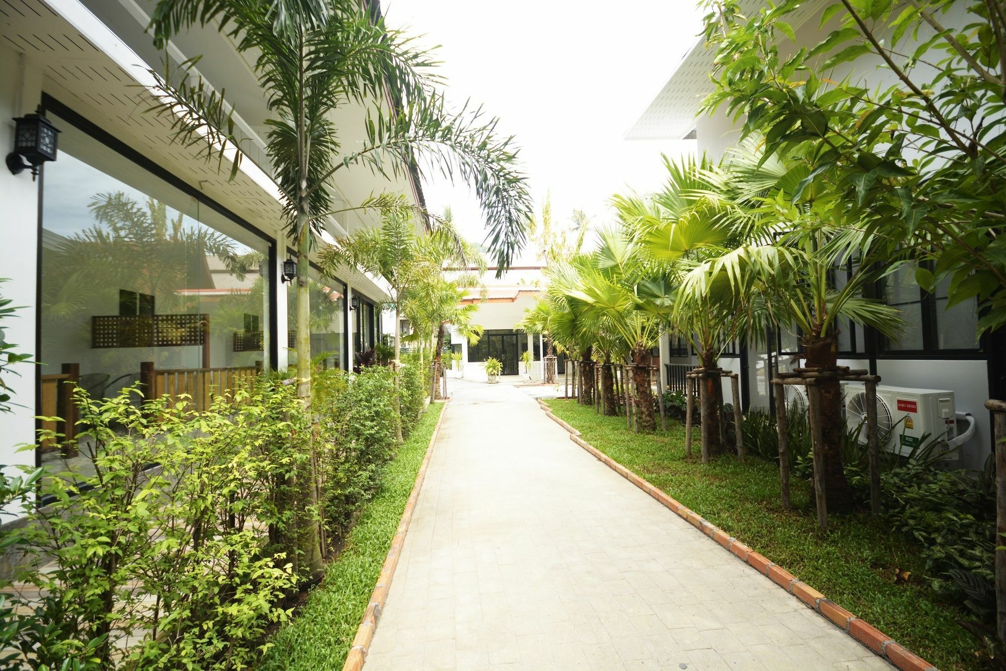 Irest Ao Nang Seafront Hostel Buitenkant foto