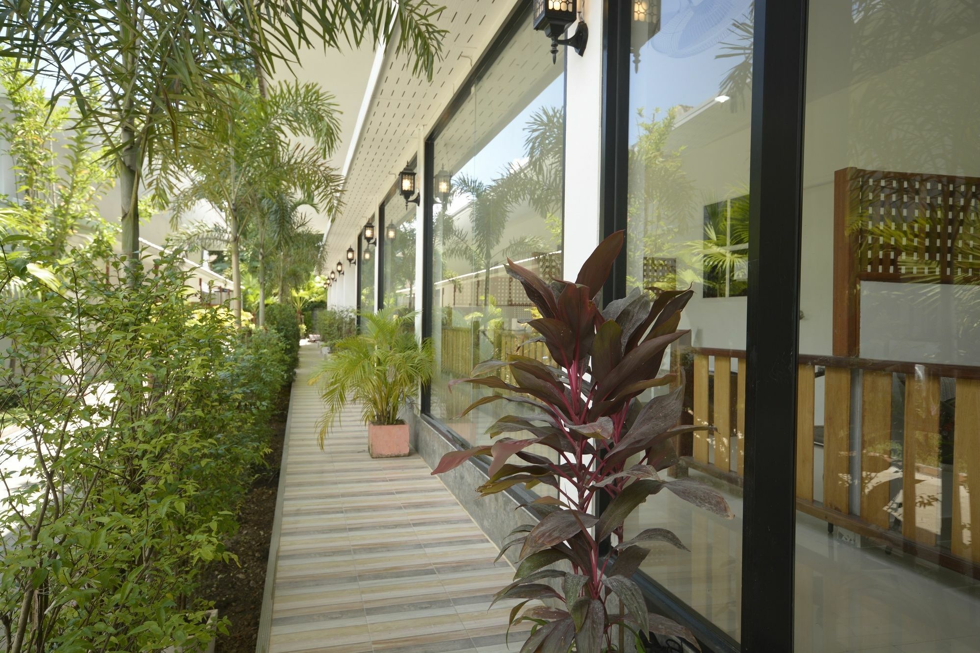 Irest Ao Nang Seafront Hostel Buitenkant foto
