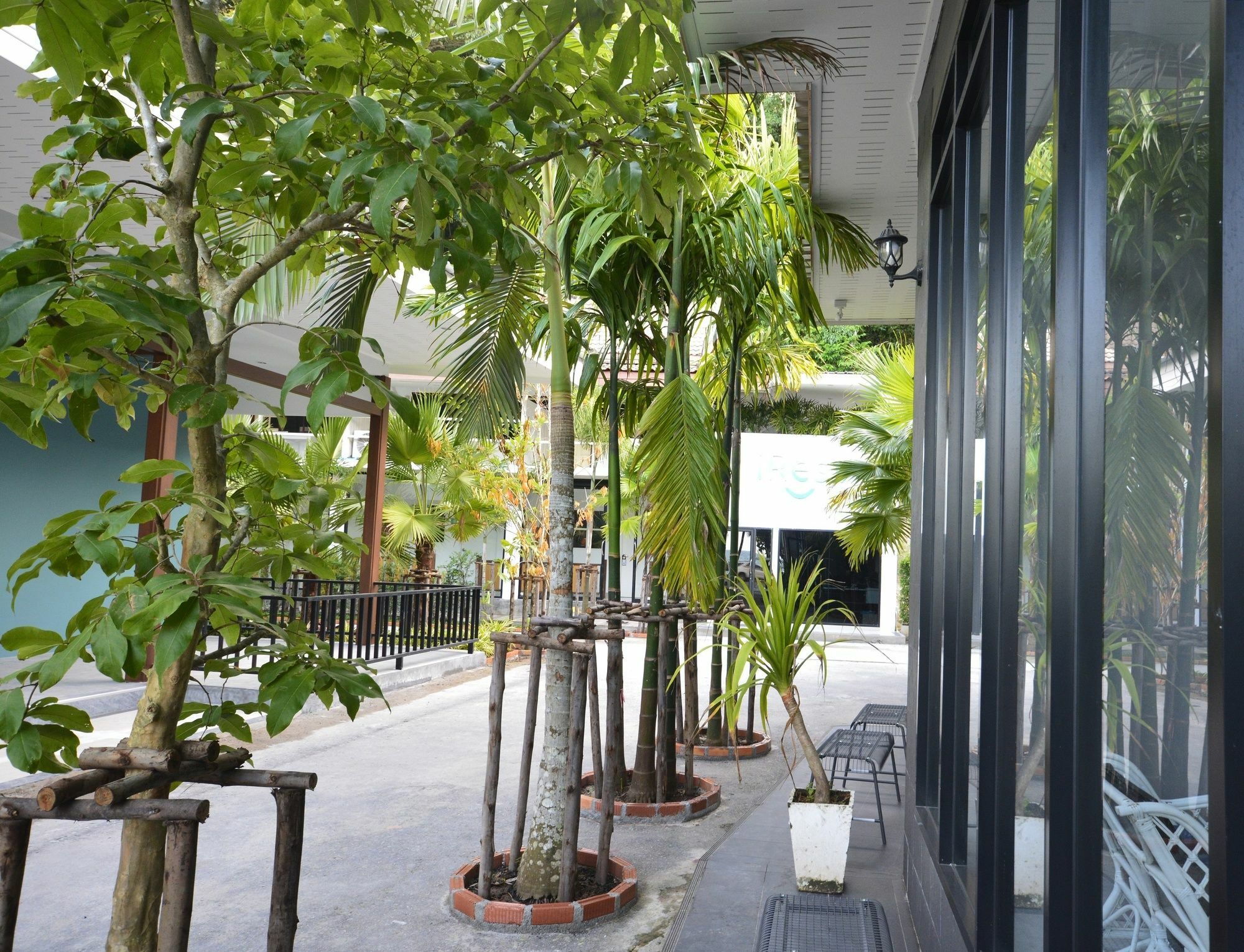 Irest Ao Nang Seafront Hostel Buitenkant foto