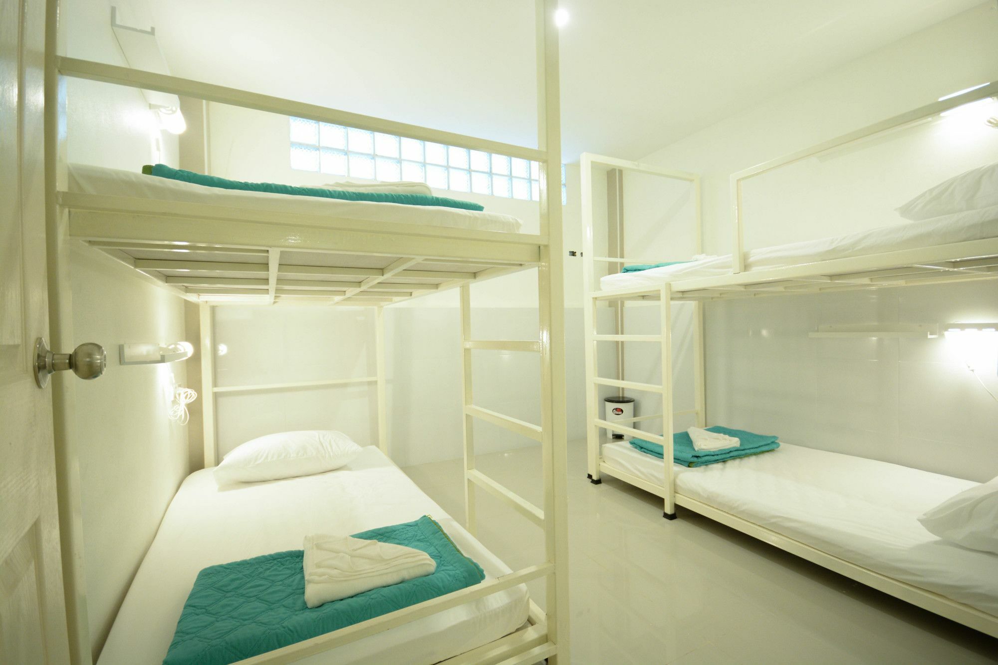 Irest Ao Nang Seafront Hostel Buitenkant foto
