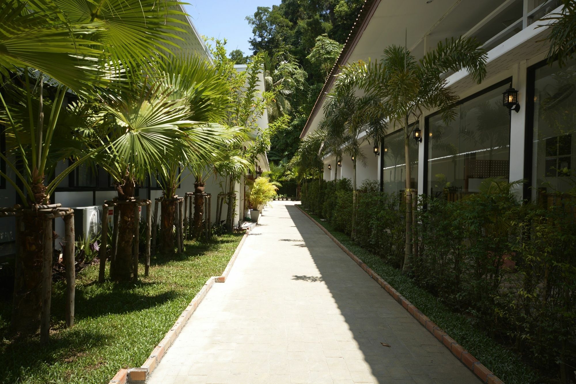 Irest Ao Nang Seafront Hostel Buitenkant foto