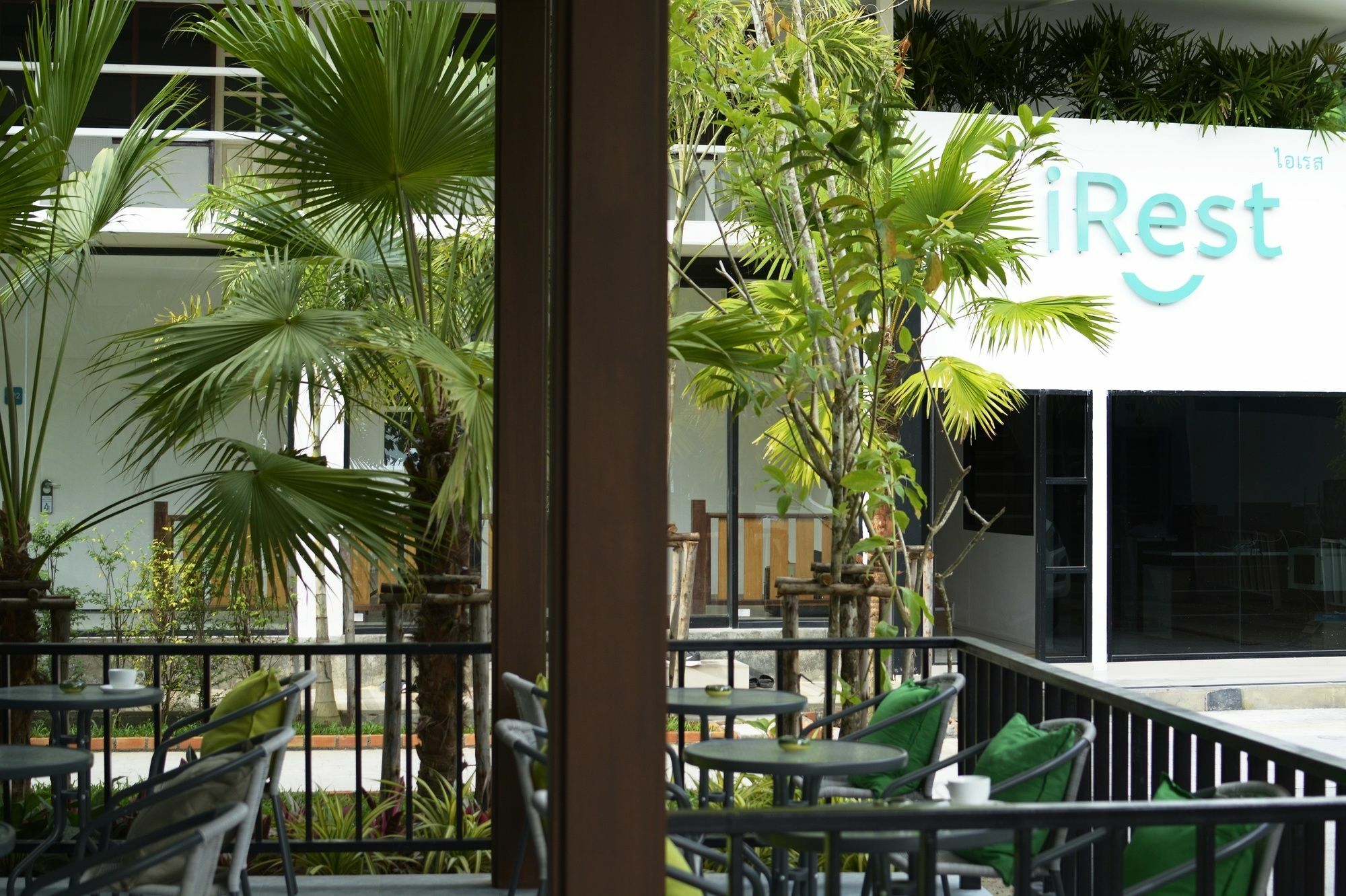 Irest Ao Nang Seafront Hostel Buitenkant foto