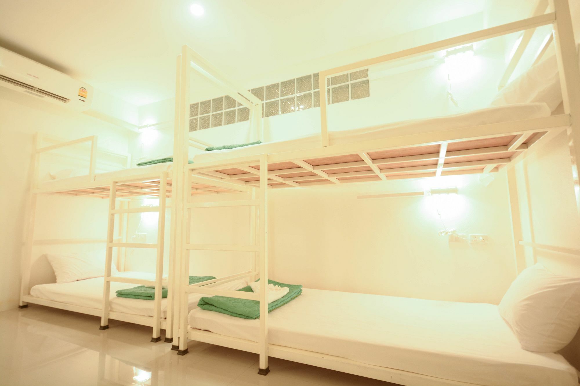 Irest Ao Nang Seafront Hostel Buitenkant foto