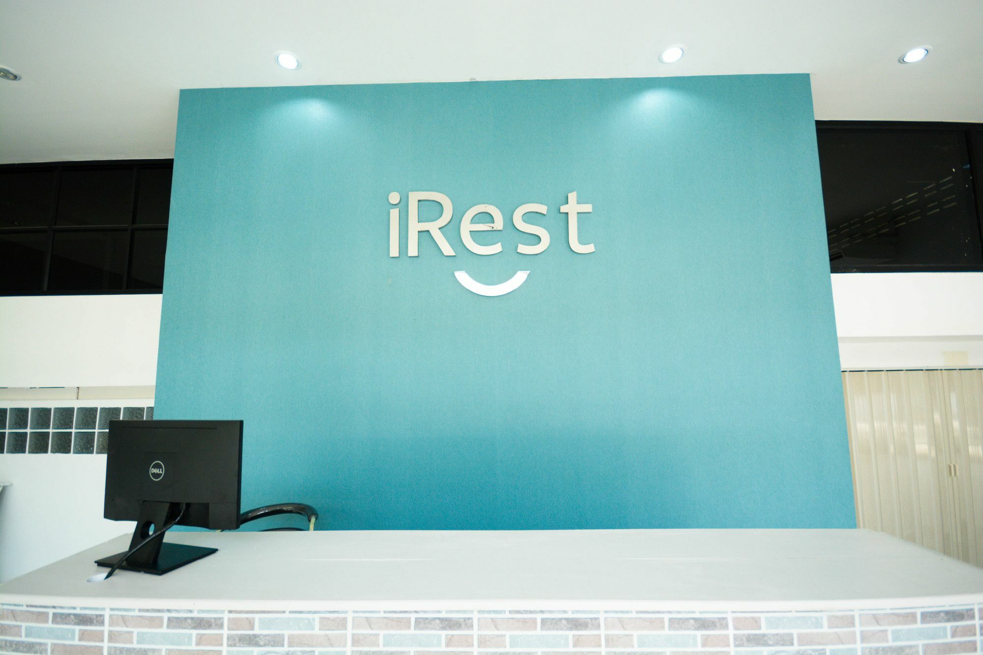 Irest Ao Nang Seafront Hostel Buitenkant foto