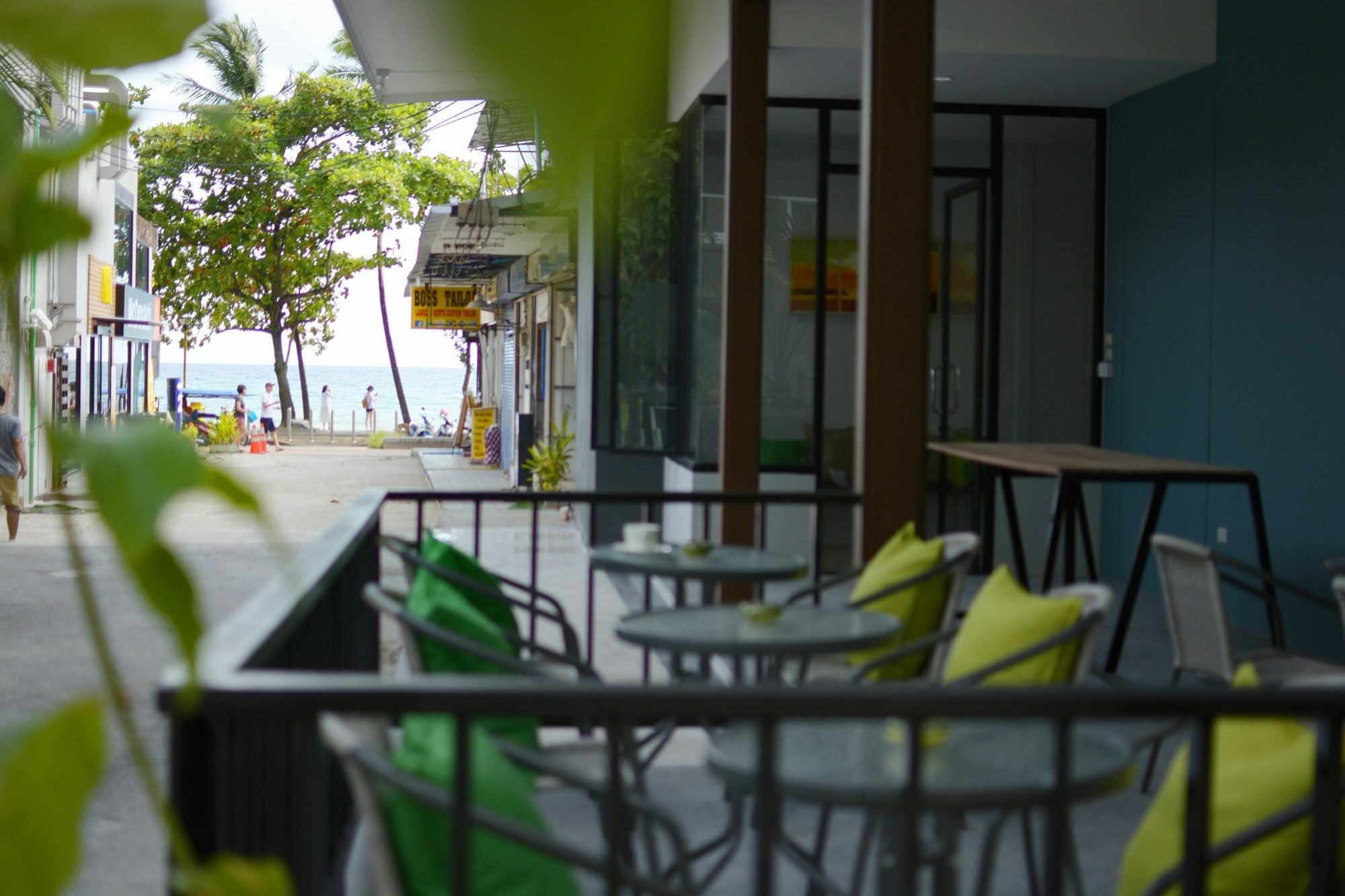 Irest Ao Nang Seafront Hostel Buitenkant foto