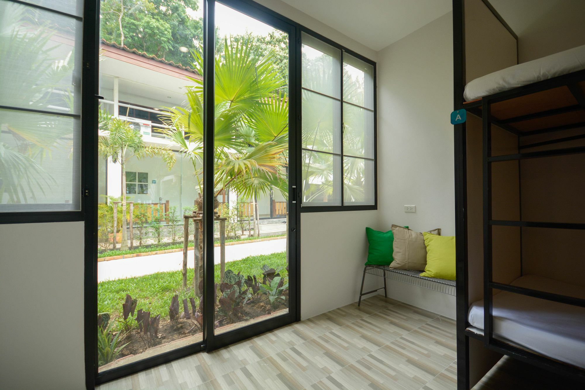 Irest Ao Nang Seafront Hostel Buitenkant foto